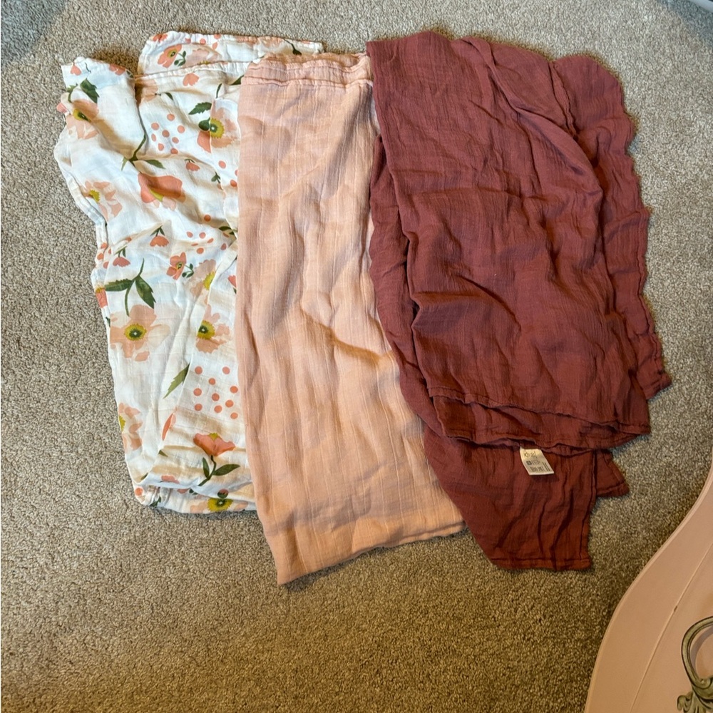 Floral and Solid Color Swaddle Set